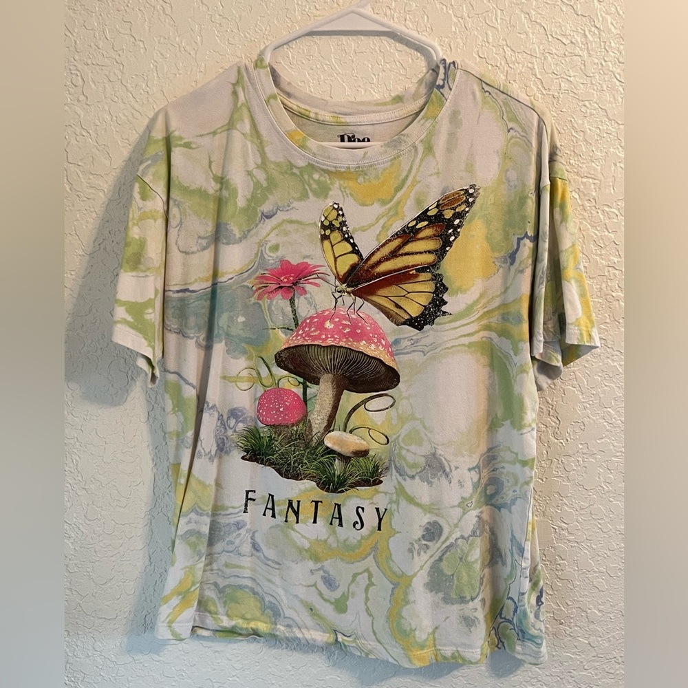 Graphic tie dye Doe brand shirt!